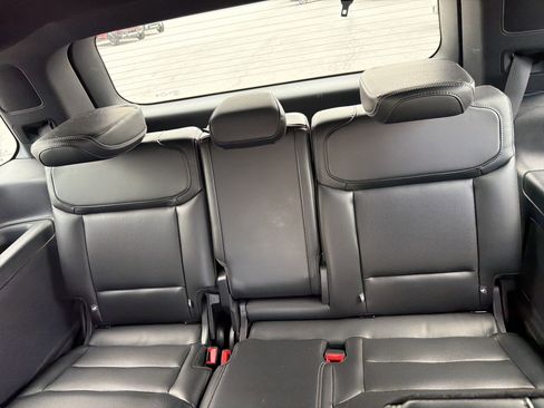 Used 2025 Ford Expedition Platinum w/ Stealth Appearance Package AWD/4WD image 4