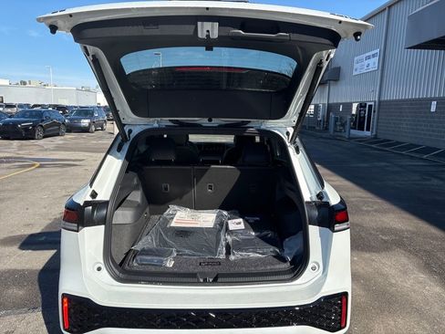 New 2026 Volkswagen Tiguan SE R-Line AWD/4WD image 17