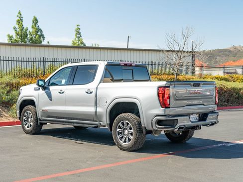 Used 2024 GMC Sierra 1500 AT4 w/ Technology Package AWD/4WD image 9