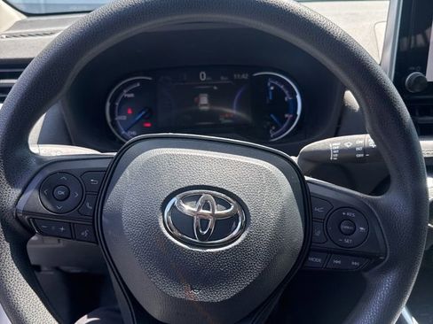Used 2024 Toyota RAV4 LE AWD/4WD image 5