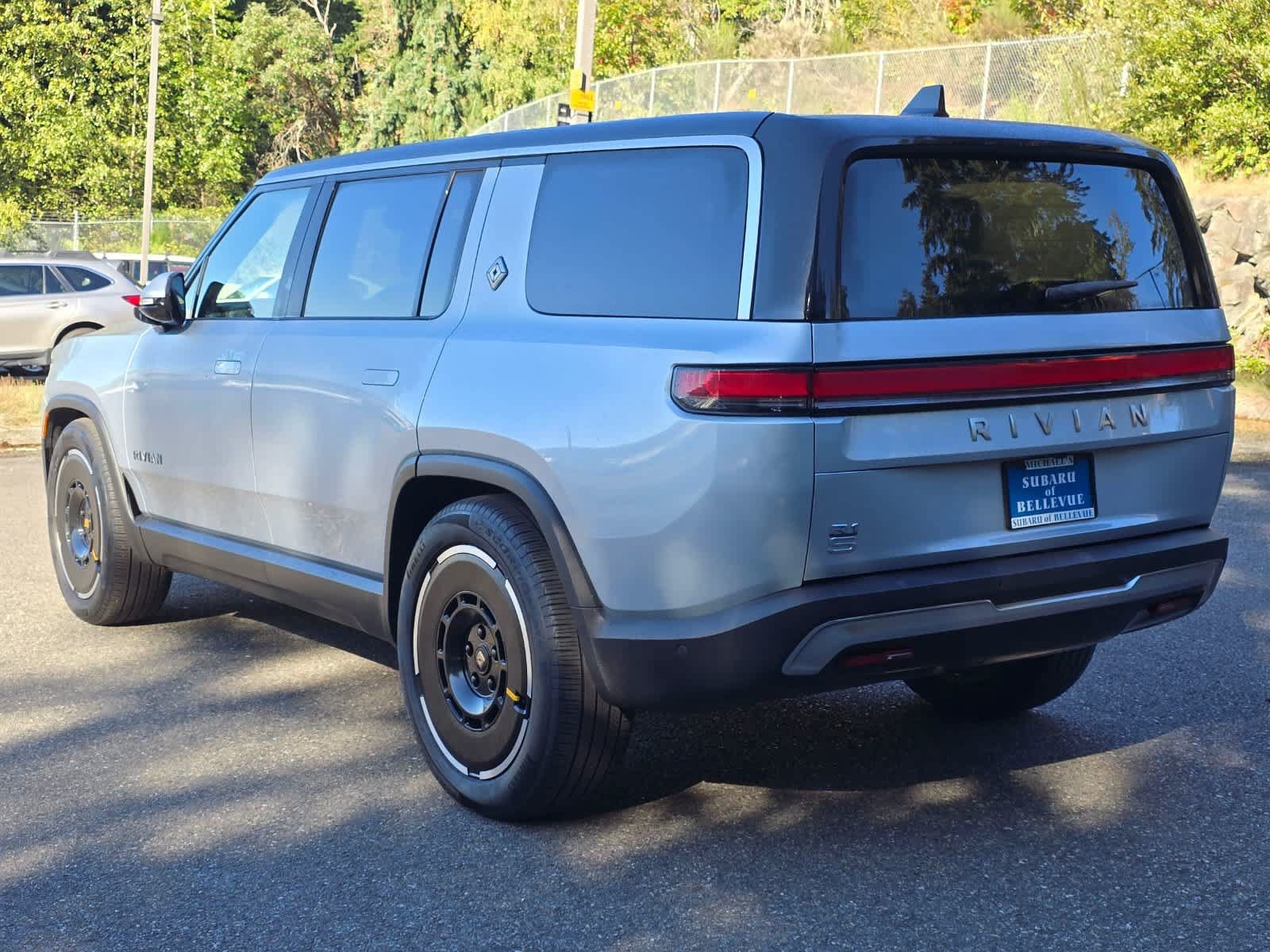 Used 2025 Rivian R1S Adventure Dual AWD/4WD image 4
