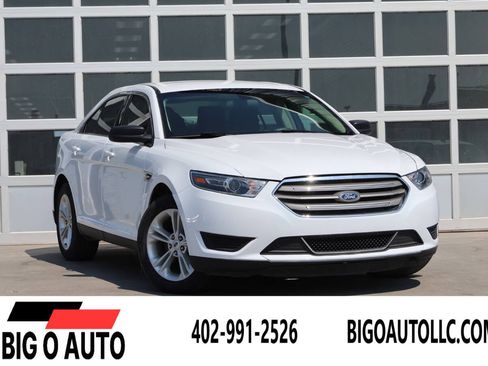 Used 2017 Ford Taurus SE FWD image 1