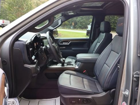 Used 2025 Chevrolet Silverado 1500 High Country w/ High Country Premium Package AWD/4WD image 21