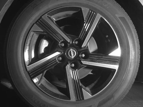 Used 2025 Nissan Sentra SV FWD image 12