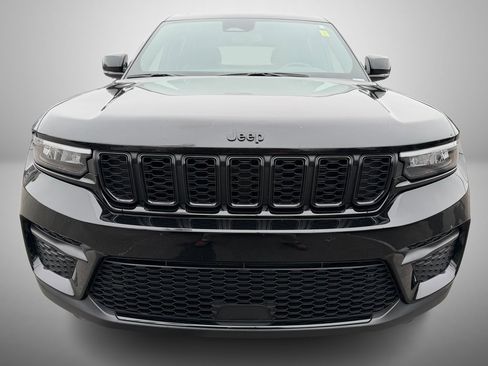 Used 2022 Jeep Grand Cherokee Altitude image 10