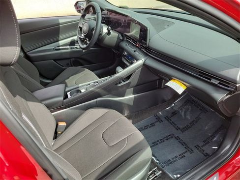 New 2025 Hyundai Elantra SEL image 16