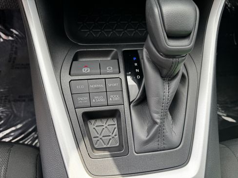 Certified 2025 Toyota RAV4 XLE AWD/4WD image 18