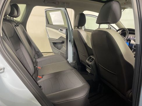 New 2026 Volkswagen Taos SE image 22