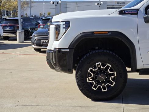 Used 2025 GMC Sierra 2500 AT4X image 14