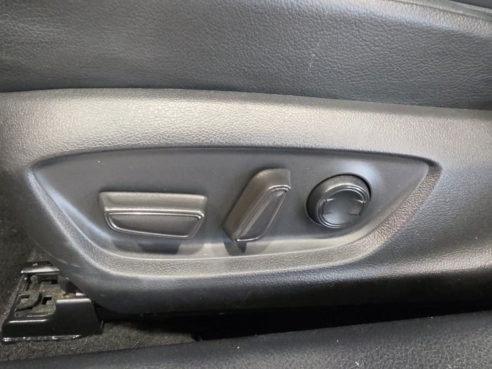Used 2022 Toyota Camry SE FWD image 17
