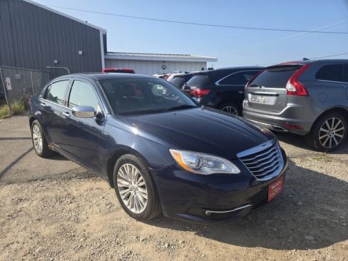 Used 2013 Chrysler 200 Limited FWD image 2