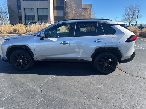 Used 2022 Toyota RAV4 SE image 7