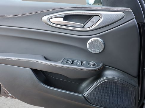 New 2025 Alfa Romeo Giulia w/ Driving Assist Package RWD image 19