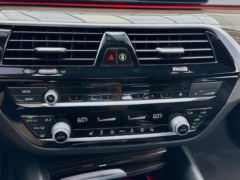 Used 2023 BMW 530e w/ Convenience Package image 12