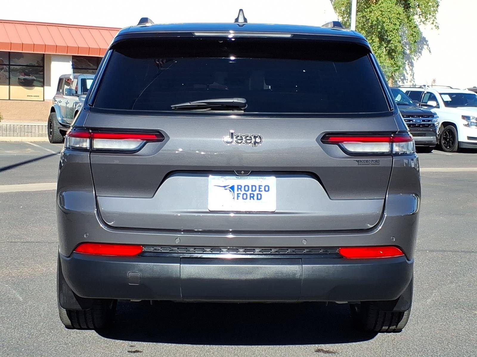 Used 2025 Jeep Grand Cherokee L Laredo RWD image 4