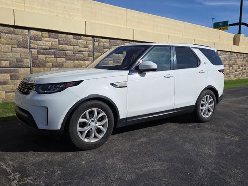 Used 2017 Land Rover Discovery SE image 12