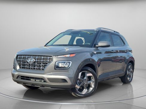 Used 2025 Hyundai Venue SEL FWD image 2