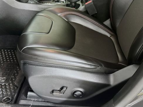 Used 2022 Jeep Cherokee Trailhawk w/ Sound & Nav Group image 23