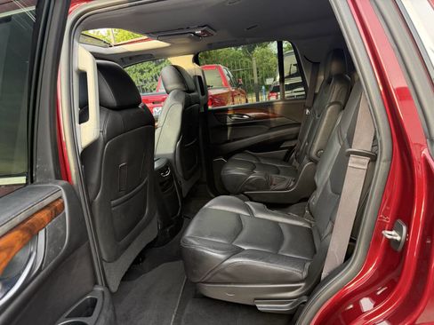 Used 2017 Cadillac Escalade Luxury RWD image 13