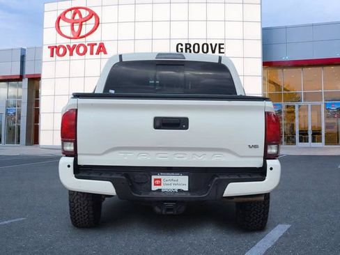 Used 2019 Toyota Tacoma TRD Off-Road AWD/4WD image 5