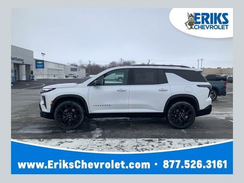 Certified 2025 Chevrolet Traverse RS w/ LPO, Floor Liner Package image 1