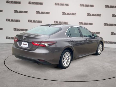 Used 2024 Toyota Camry LE w/ Convenience Package image 5