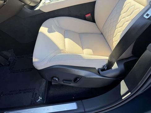 New 2026 Volvo XC90 B6 Plus w/ Protection Package Premier AWD/4WD image 16