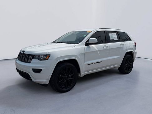 Used 2020 Jeep Grand Cherokee Altitude AWD/4WD image 7