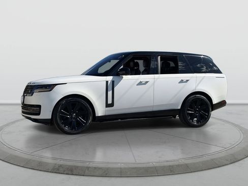 Used 2023 Land Rover Range Rover SE image 4