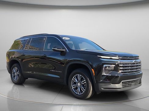 Used 2025 Chevrolet Traverse LT FWD image 9
