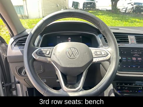 Used 2022 Volkswagen Tiguan SE w/ Panoramic Sunroof Package FWD image 15