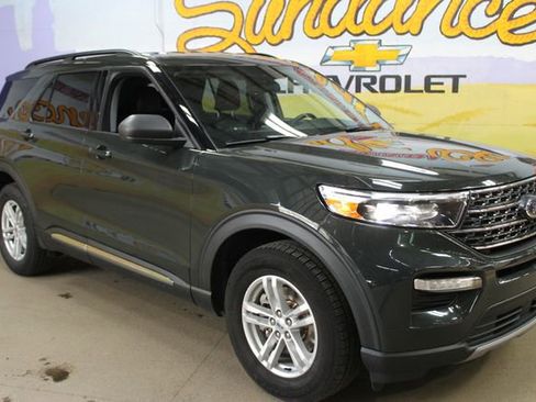 Used 2022 Ford Explorer XLT w/ Equipment Group 202A AWD/4WD image 2