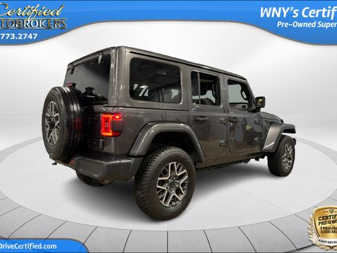 Used 2025 Jeep Wrangler Unlimited Sahara AWD/4WD image 6
