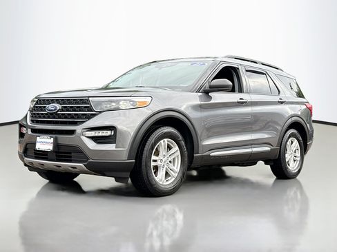 Used 2021 Ford Explorer XLT w/ Equipment Group 202A AWD/4WD image 14