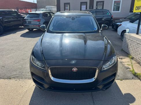 Used 2018 Jaguar F-PACE AWD/4WD image 9