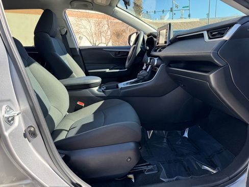Used 2021 Toyota RAV4 LE image 23