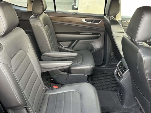 Used 2024 Volkswagen Atlas SEL AWD/4WD image 16