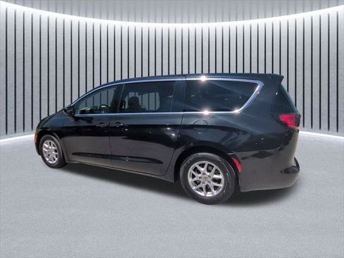 Certified 2023 Chrysler Voyager LX FWD image 7