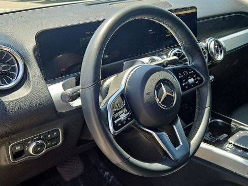 Used 2023 Mercedes-Benz GLB 250 image 11