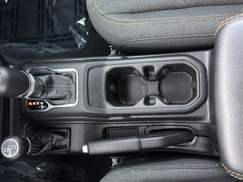 Used 2025 Jeep Wrangler Unlimited Sahara AWD/4WD image 20