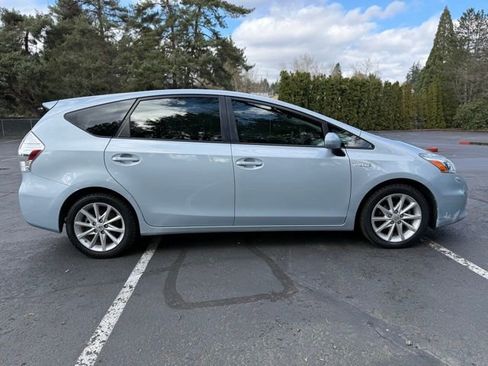 Used 2012 Toyota Prius V Five image 4