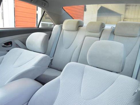 Used 2011 Toyota Camry LE image 35