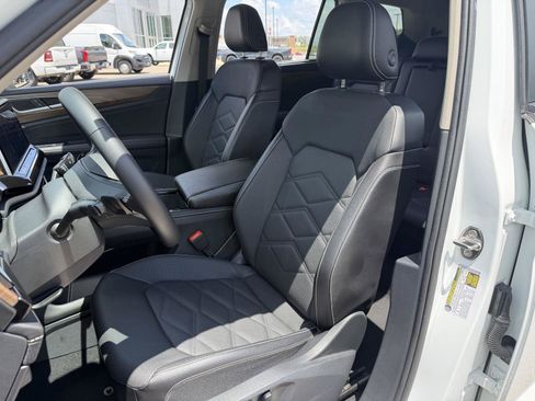 Used 2025 Volkswagen Atlas SE AWD/4WD image 16