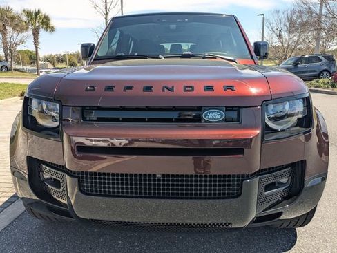 Used 2024 Land Rover Defender 130 X-Dynamic SE image 2