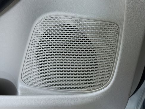 Used 2023 Chrysler Pacifica Touring-L FWD image 21