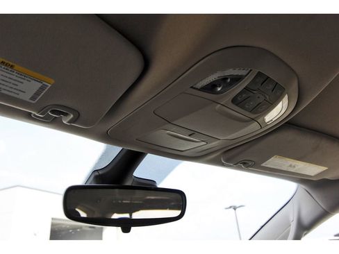 Used 2023 Chrysler Pacifica Touring-L image 11