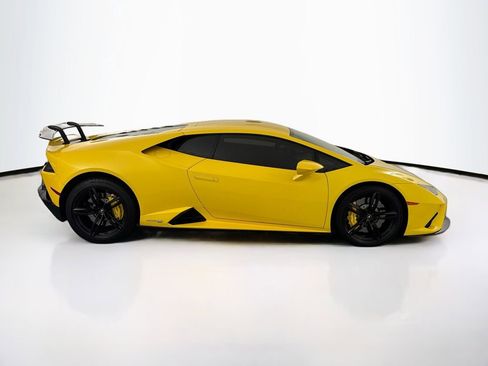 Used 2020 Lamborghini Huracan EVO RWD image 4
