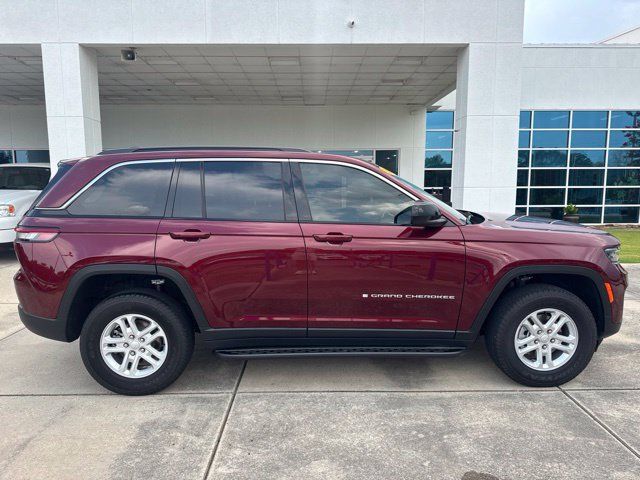Used 2025 Jeep Grand Cherokee Laredo RWD image 8