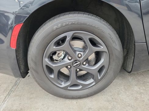 Used 2021 Chrysler Pacifica Touring-L w/ S Appearance Package image 24