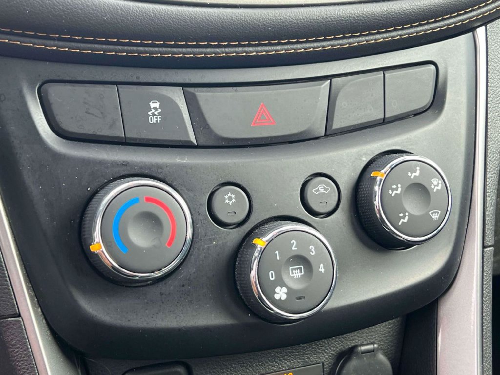 Used 2019 Chevrolet Trax LT w/ LT Convenience Package AWD/4WD image 31